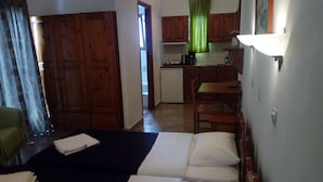 Unclassified image, 2 of 22, button