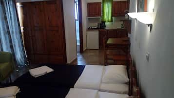 Studio | Premium bedding, in-room safe, soundproofing, free WiFi