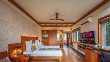 Premium Suite | Premium bedding, pillow-top beds, minibar, in-room safe