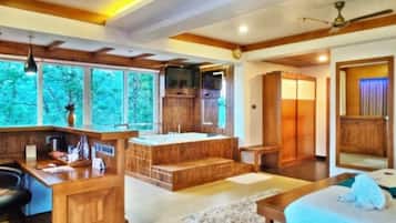 Honeymoon Studio Suite | Premium bedding, minibar, in-room safe, desk