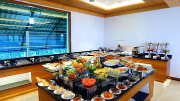 Free daily buffet breakfast