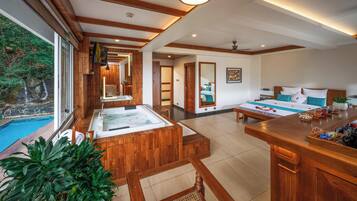 Honeymoon Suite | Premium bedding, pillow-top beds, minibar, in-room safe