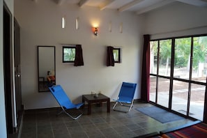 Quarto casal luxo, para fumantes, vista para o lago | Vista do quarto