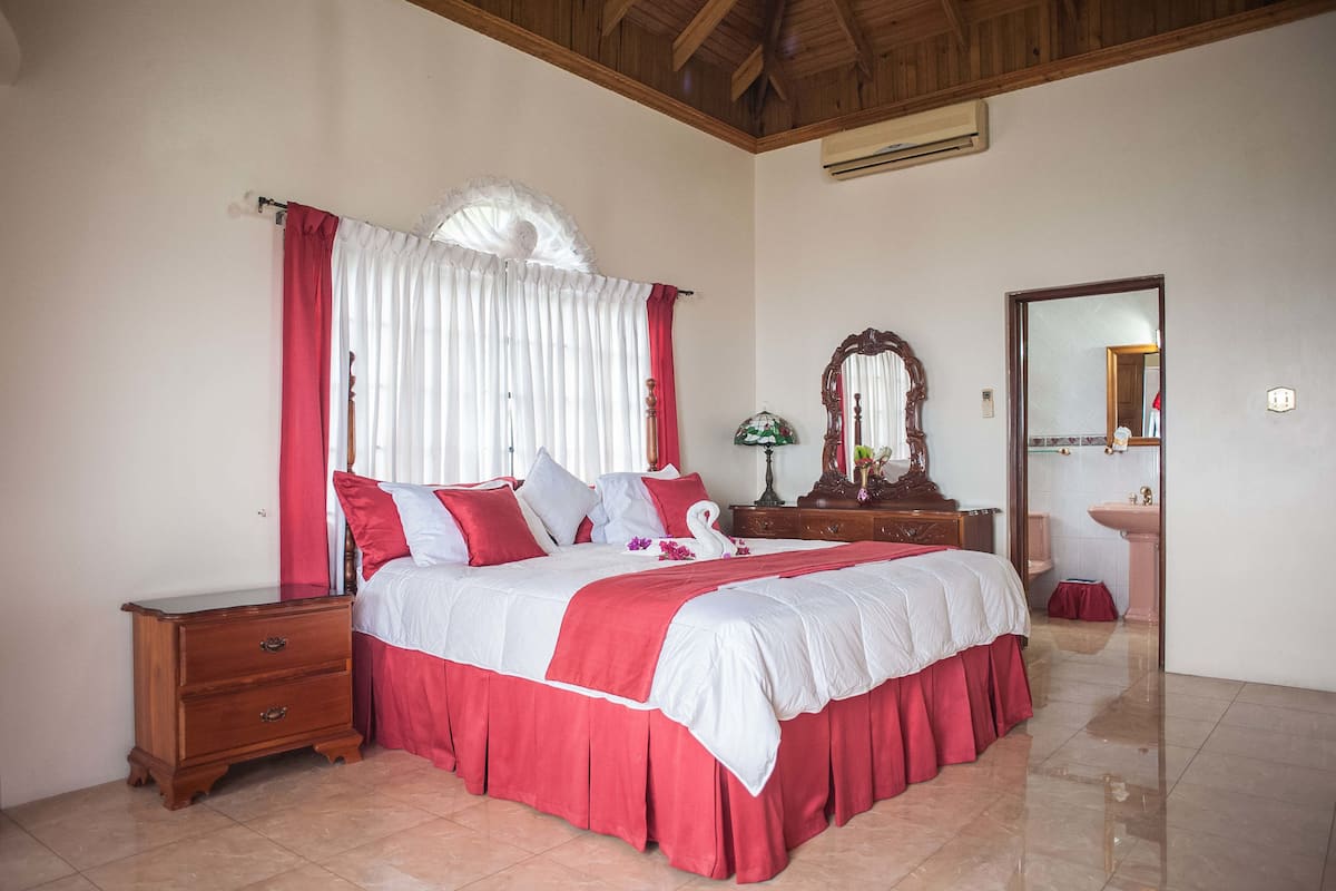 Iron/ironing board, free WiFi, bed sheets