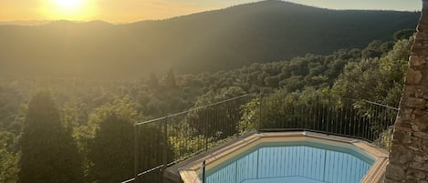 Outdoor pool, pool umbrellas, sun loungers
