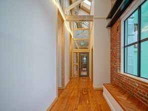 Hallway - The Marion Hostel (Wellington)