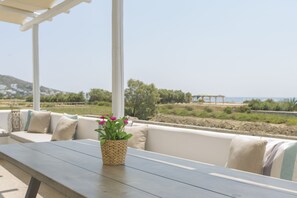 Villa, ved strandkanten (Elia) | Safe på rommet, lydisolert, strykejern/-brett og wi-fi (inkludert)