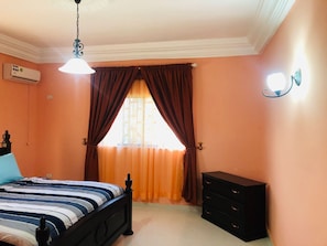 2 bilik tidur, peralatan tempat tidur premium, peti besi dalam bilik 