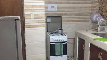 Apartemen Comfort, 2 kamar tidur | Dapur kecil pribadi | Lemari es, microwave, oven, dan kompor