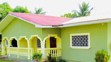 Fachada de la propiedad