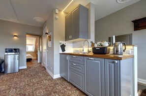 Full-size fridge, microwave, stovetop, dishwasher