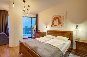 Panoramic Apartment | 3 bedrooms, in-room safe, individually decorated, individually furnished - Helios City Vilnius Apartments (Vilnius)