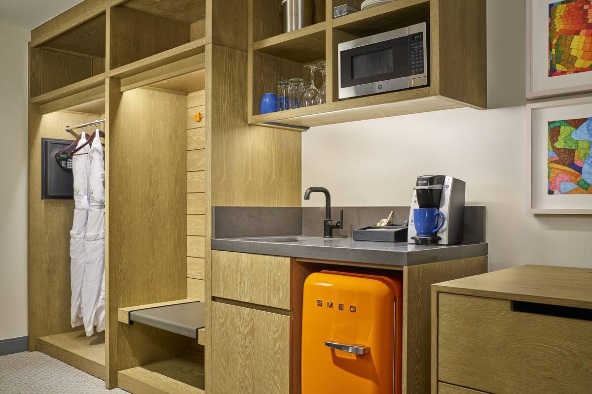 fridge, microwave, coffee/tea maker, cookware/dishes/utensils