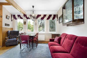 Apartment | Living area | Flat-screen TV