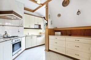 Apartment | Private kitchen | Full-size fridge, microwave, oven, stovetop - Poseidon (Sopot)