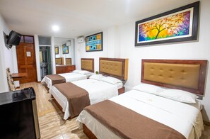 Deluxe Triple Room - Dmilez Hotel (Tambopata)