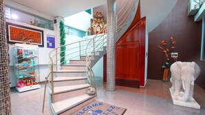 Interior entrance - Dmilez Hotel (Tambopata)