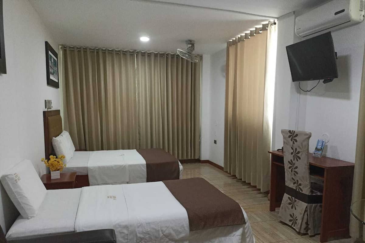 Family Double Room, Multiple Beds | Premium bedding, down duvets, in-room safe, desk