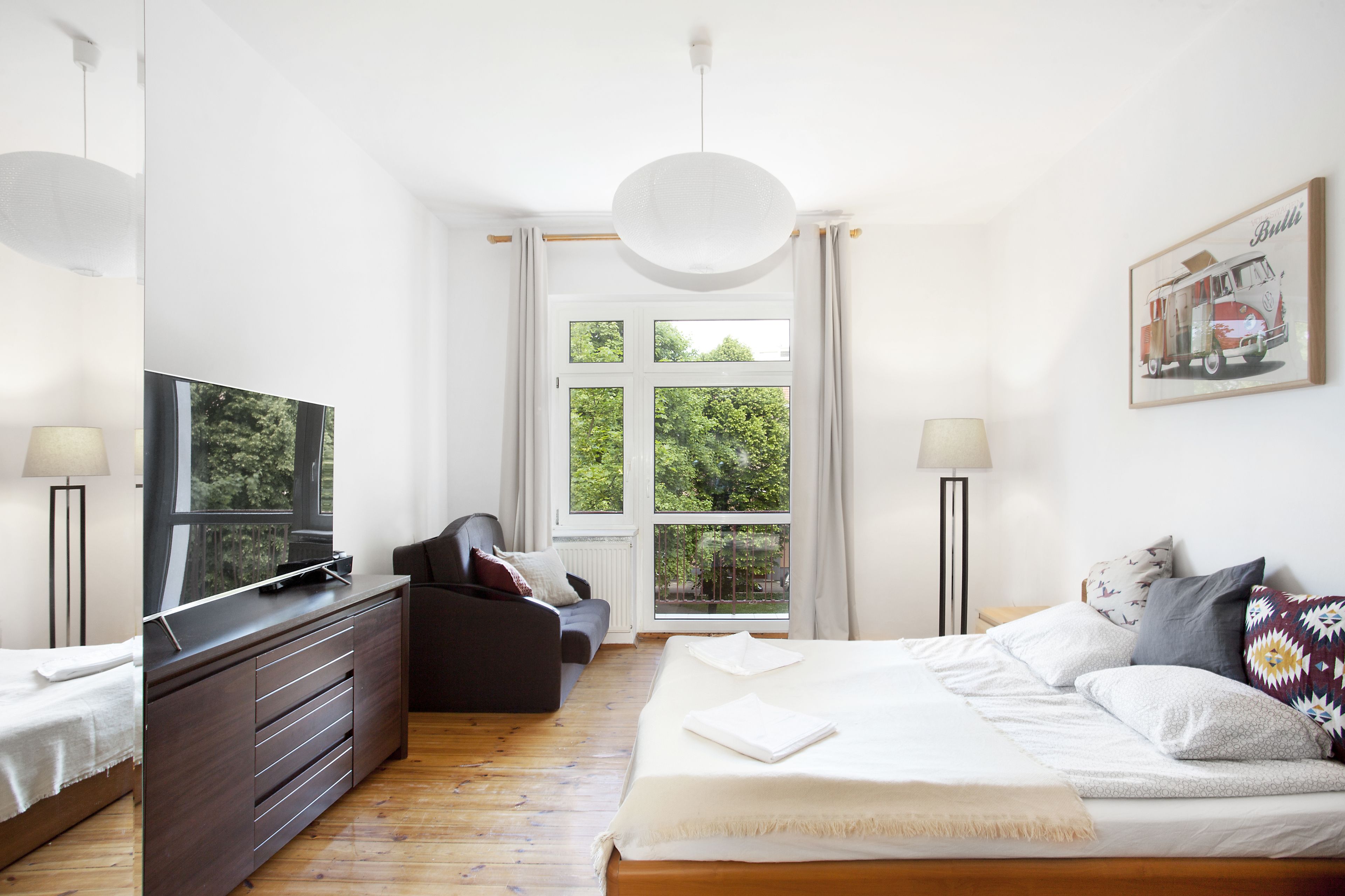 Deluxe driepersoonskamer, niet-roken, gemeenschappelijke badkamer | Een strijkplank/strijkijzer, gratis wifi, beddengoed