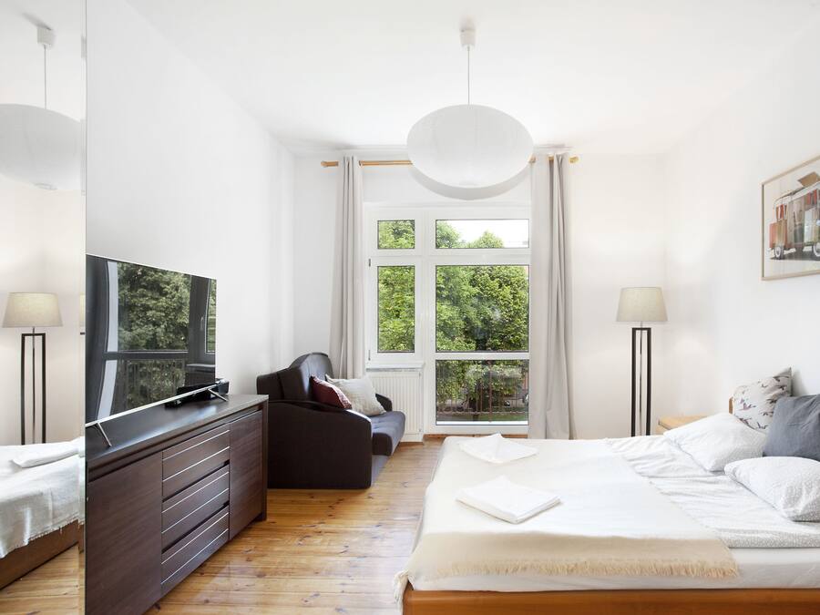 Deluxe Triple Room, Non Smoking, Shared Bathroom | Iron/ironing board, free WiFi, bed sheets
