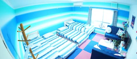 Schreibtisch, Bügeleisen/Bügelbrett, kostenloses Internet per Kabel