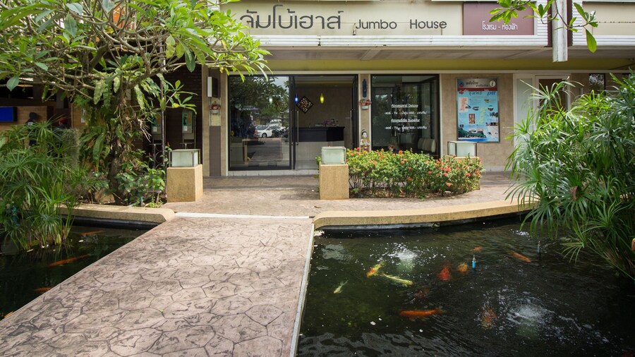 Jumbo House