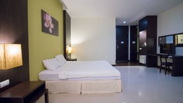 Seprai premium, didekorasi berbeda-beda, dan tirai kedap cahaya