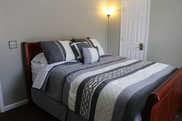 4 bedrooms, desk, iron/ironing board, travel cot