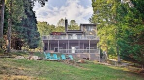 Exterior - Got It All - 3 Kayaks, 1 Canoe, Hot Tub, Wifi, Ping Pong, Sandy beach, Firepit. (Moneta)