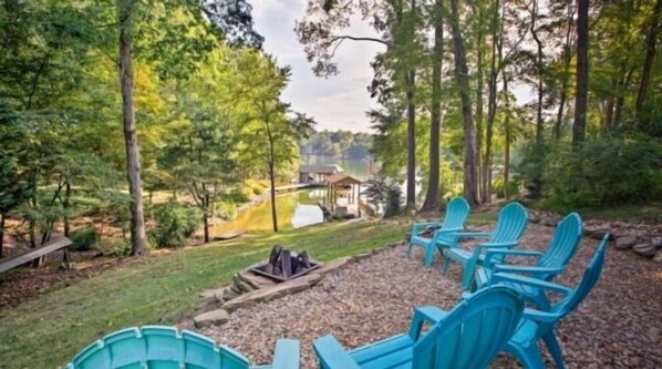 Property grounds - Got It All - 3 Kayaks, 1 Canoe, Hot Tub, Wifi, Ping Pong, Sandy beach, Firepit. (Moneta)