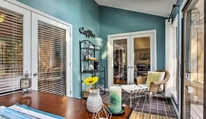 Interior - Got It All - 3 Kayaks, 1 Canoe, Hot Tub, Wifi, Ping Pong, Sandy beach, Firepit. (Moneta)