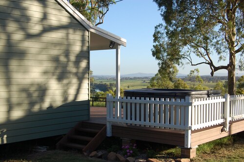 Hunter Valley - Romantic luxury spa cottage - awesome views  Cadair Cottage No 2