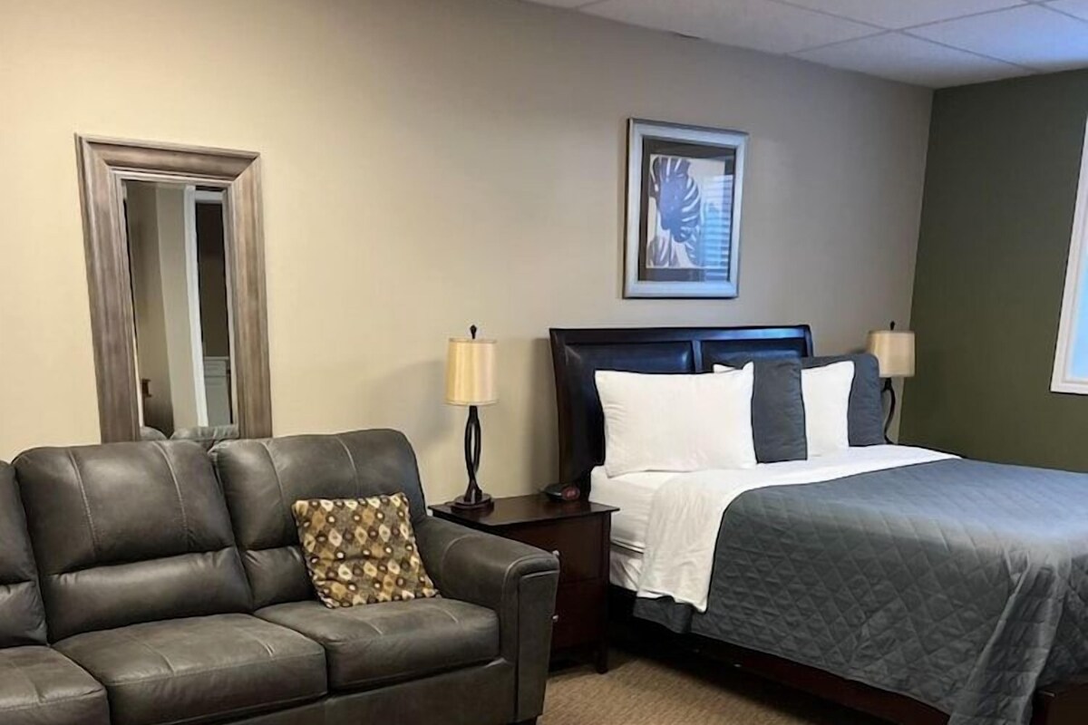 Hypo-allergenic bedding available, WiFi (free), bed sheets