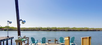 Sunny, Waterfront Rio Hondo Studio w/ Shared Perks