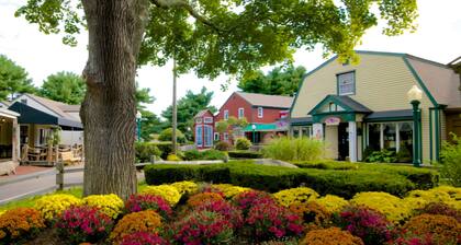 Charming Mystic Home steps away from downtown. Discounts for longer stays