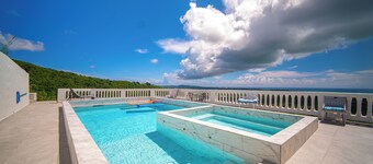 Hot Tub & Saltwater Pool- Scenic 2bedroom 2bath Island Castle Rentals 