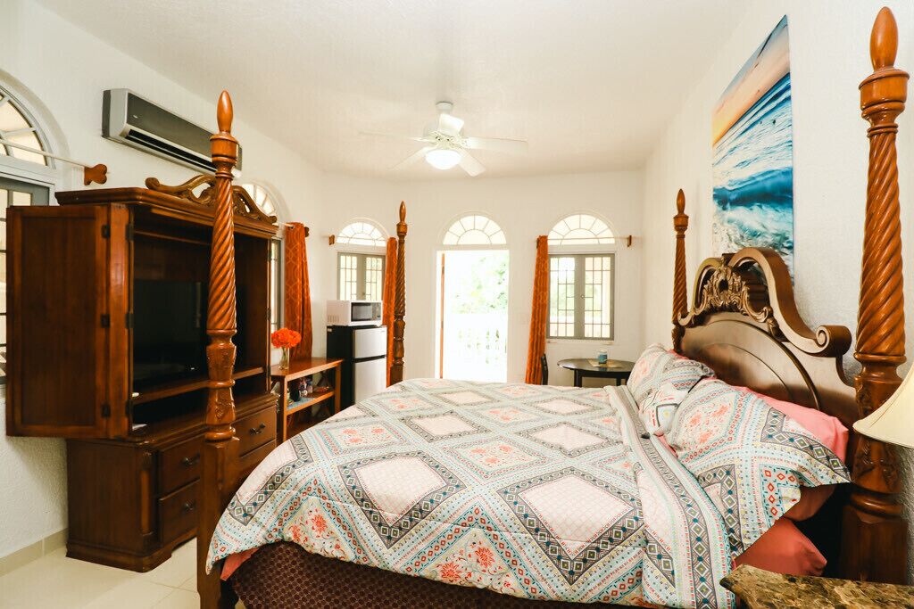 2 bedrooms, in-room safe, desk, iron/ironing board