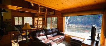 Secluded Boardman River home with a HOT TUB, Smart TV, Kayaks. Dogs ok