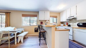 Fridge, microwave, oven, stovetop - Bright Studio By Creek, Gas Grill, Pool On-Site, Near Walking & Biking Trails (Mammoth Lakes)