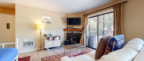Smart TV, chimenea, reproductor de DVD, servicios de streaming