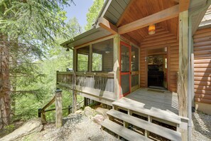 Terrace/patio - Hot Tub, Fire Pit & Mtn Views: Bryson City Escape (Bryson City)