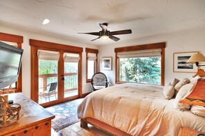 3 bedrooms, desk, iron/ironing board, travel cot