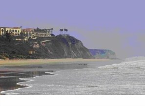 Beach nearby, sun-loungers, beach towels