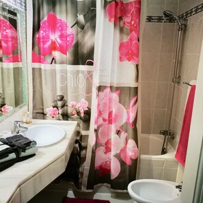 تجهيزات دش، مجففات شعر، مناشف