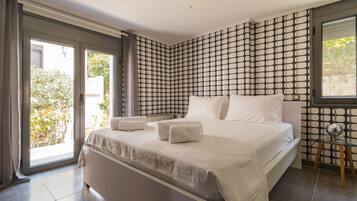 5 bedrooms, iron/ironing board, WiFi, bed sheets