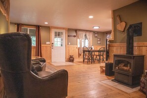 Interior - Pet Friendly, Mt Hood Cabin With Hot Tub! (Rhododendron)