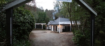 Evora Cottage with spa bath & wood fireplace