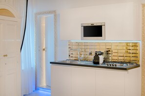 Fridge, microwave, stovetop, coffee/tea maker