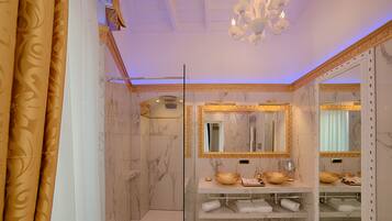Shower, hair dryer, bidet, towels