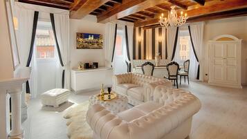 Smart TV, fireplace, stereo